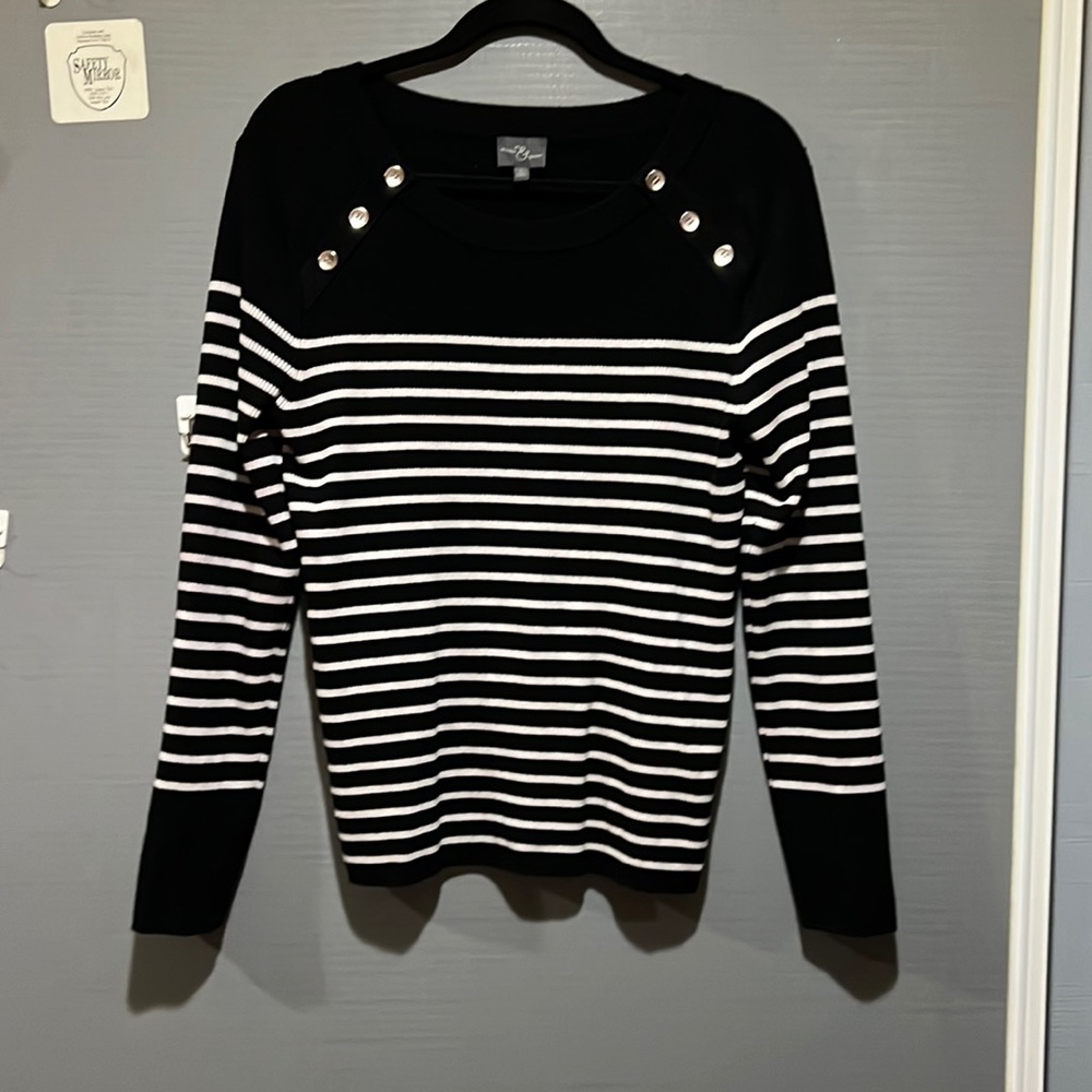 L Market & Spruce thin sweater top